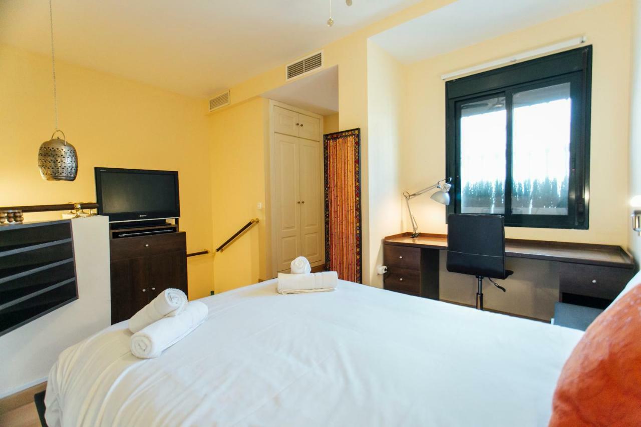 Apartamento Bright Duplex W/ Terrace Sevilla Exterior foto